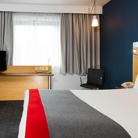 Holiday Inn Express Stevenage By Ihg Екстериор снимка