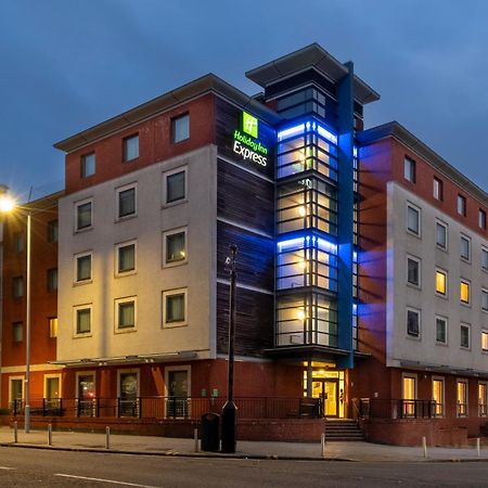 Holiday Inn Express Stevenage By Ihg Екстериор снимка