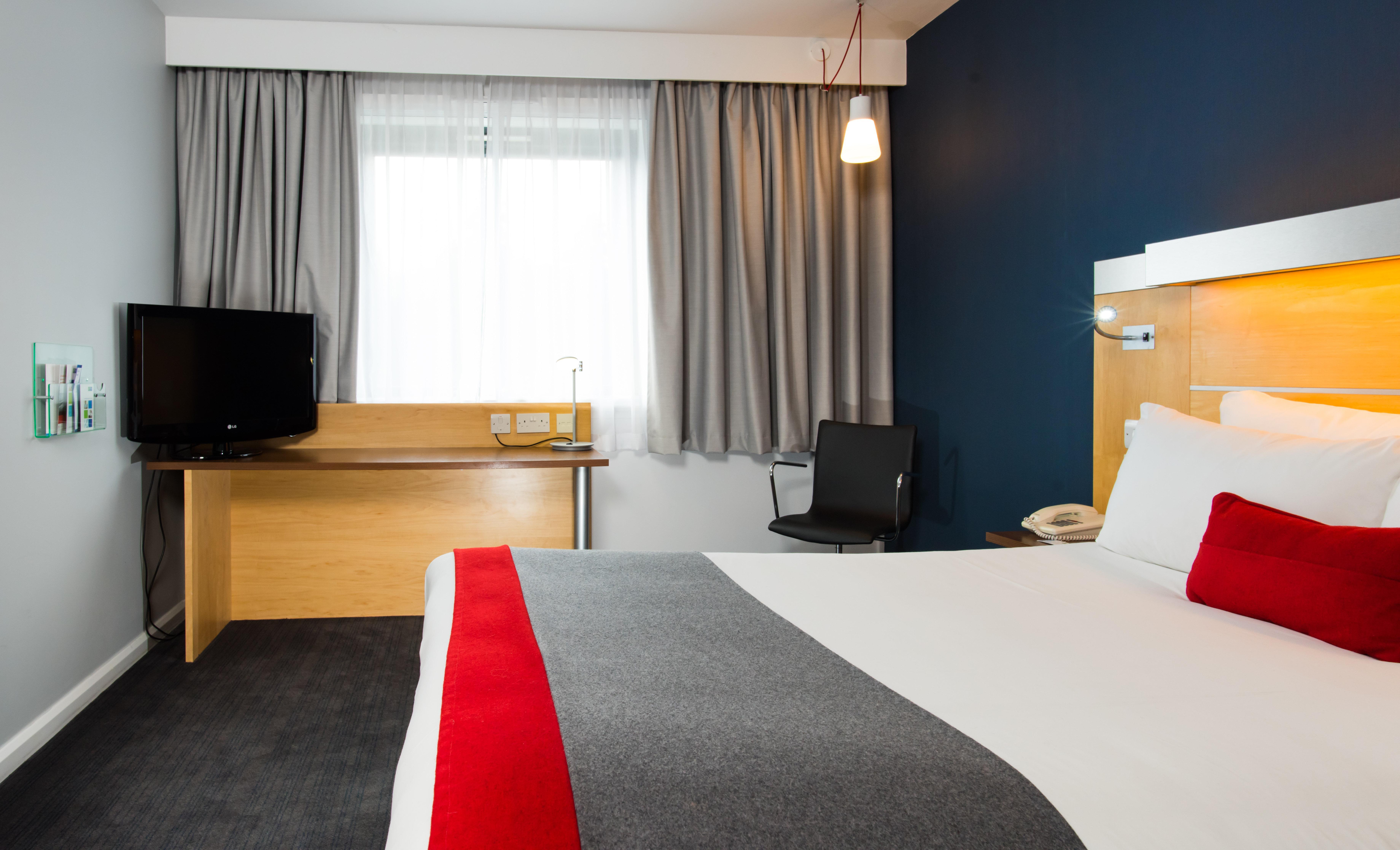 Holiday Inn Express Stevenage By Ihg Екстериор снимка