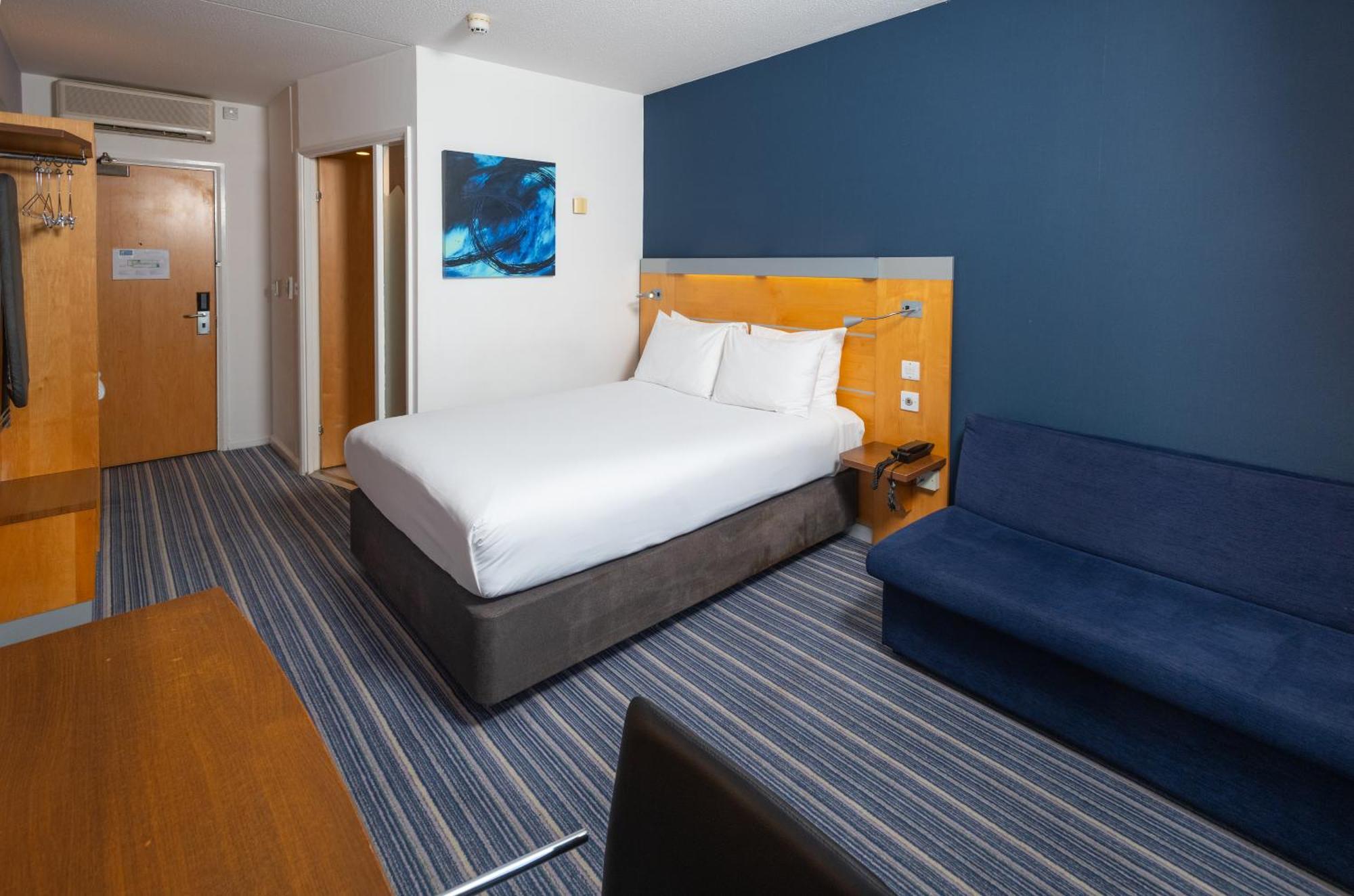Holiday Inn Express Stevenage By Ihg Екстериор снимка