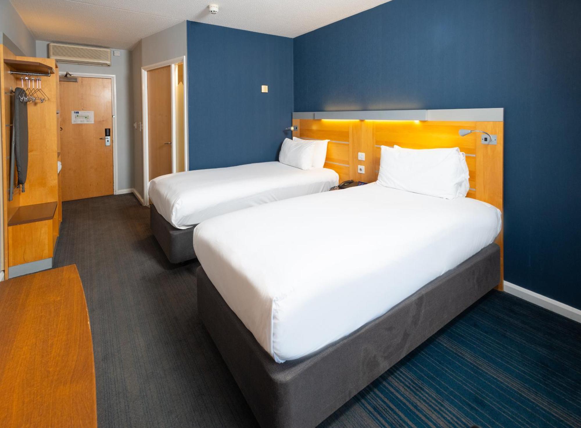 Holiday Inn Express Stevenage By Ihg Екстериор снимка