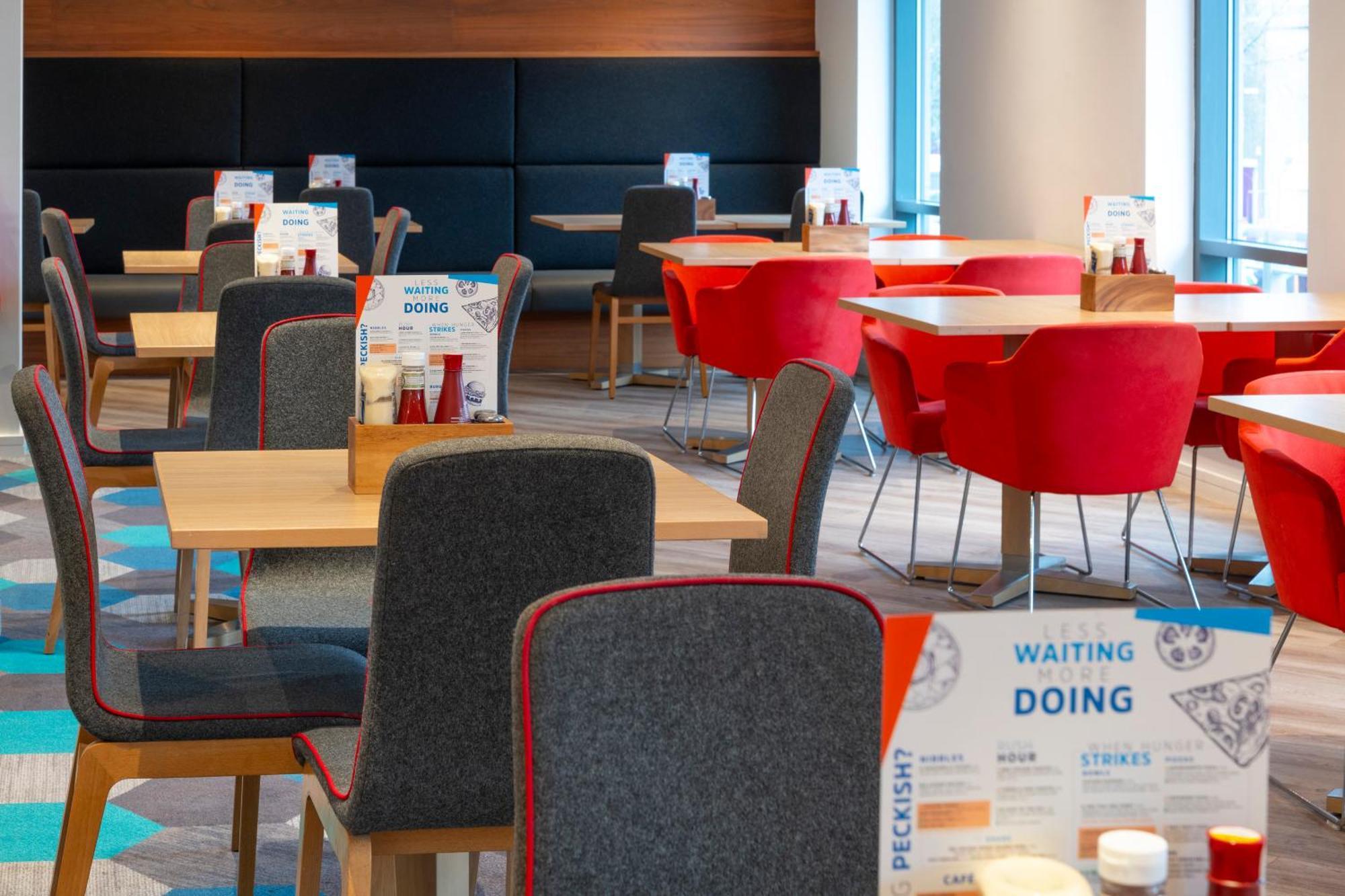 Holiday Inn Express Stevenage By Ihg Екстериор снимка