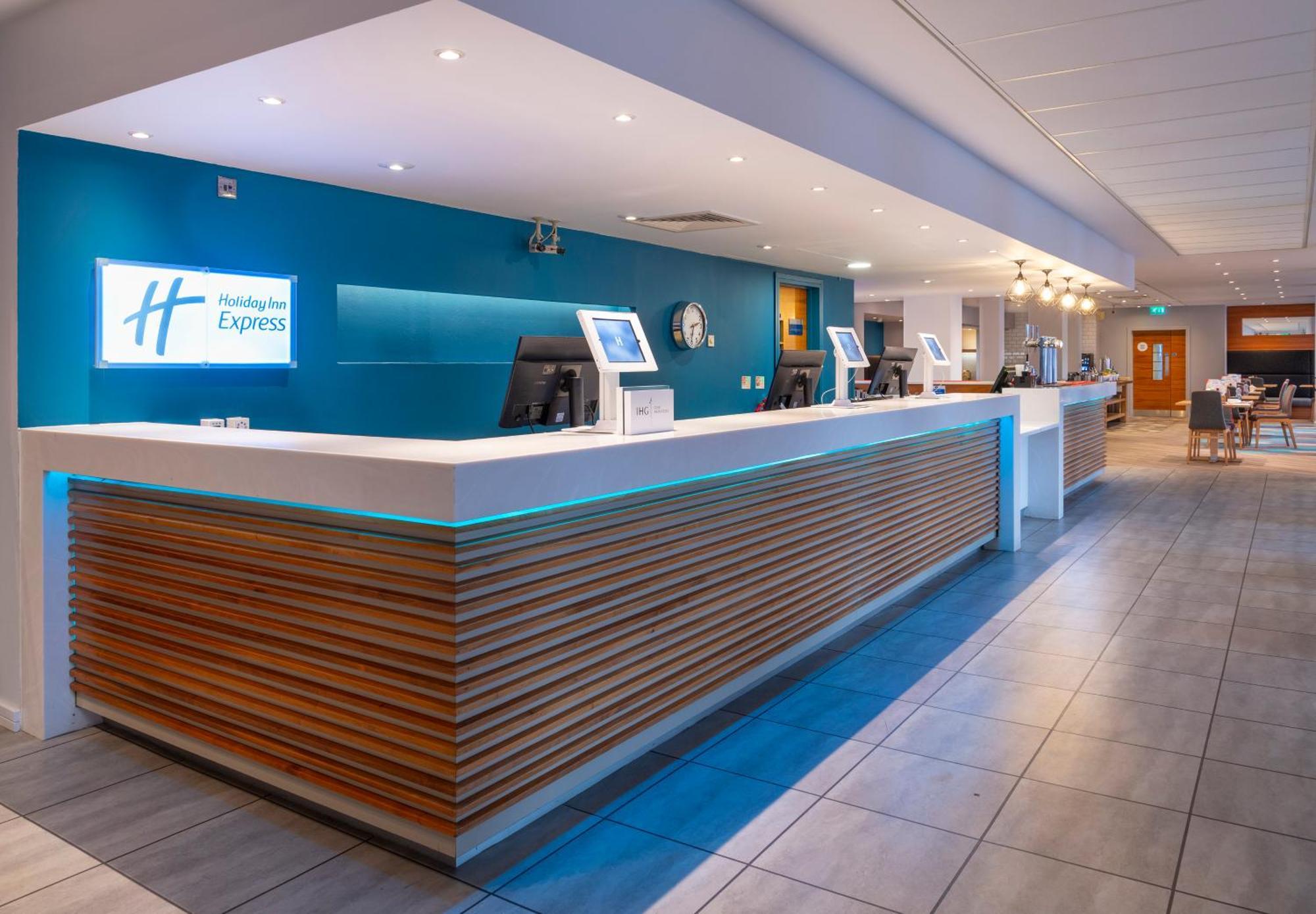 Holiday Inn Express Stevenage By Ihg Екстериор снимка