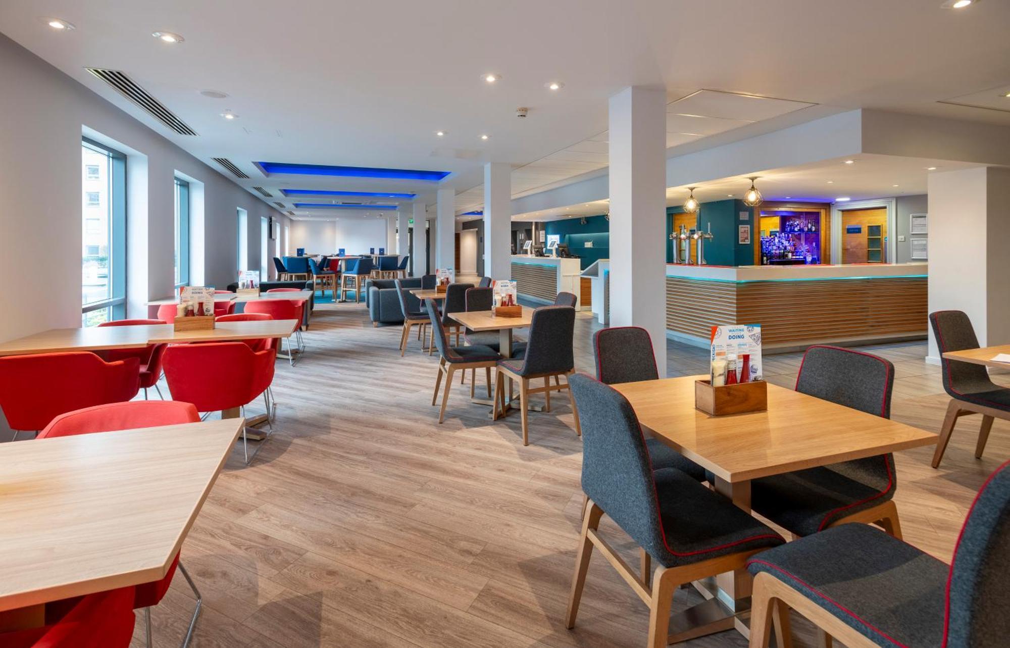 Holiday Inn Express Stevenage By Ihg Екстериор снимка