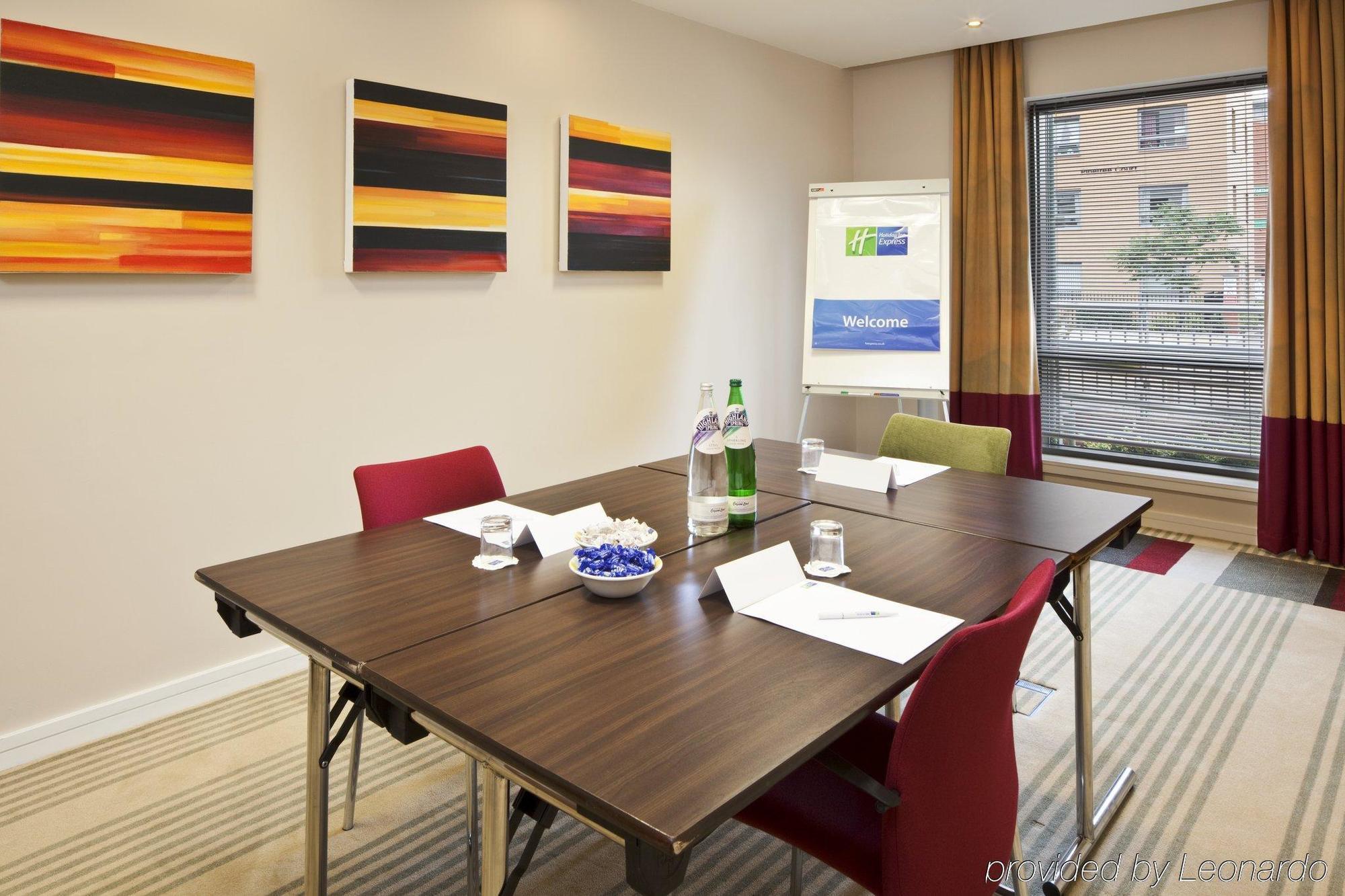 Holiday Inn Express Stevenage By Ihg Съоръжения снимка