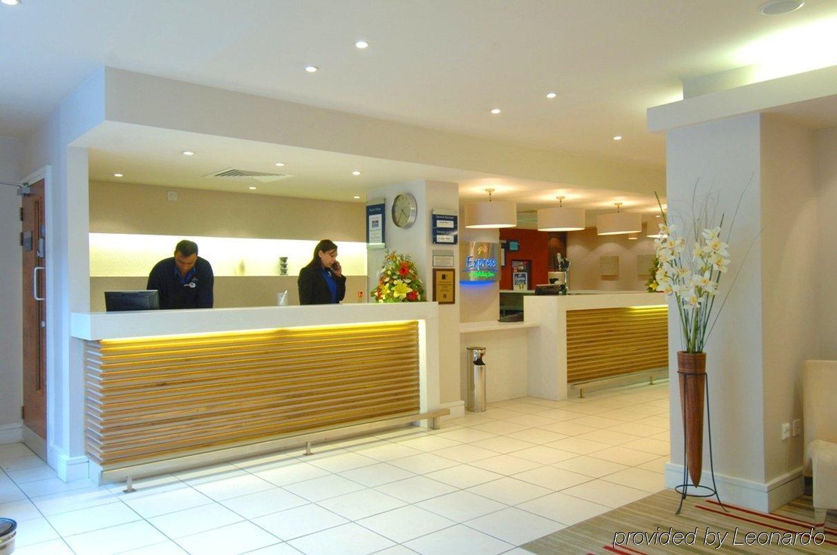Holiday Inn Express Stevenage By Ihg Екстериор снимка