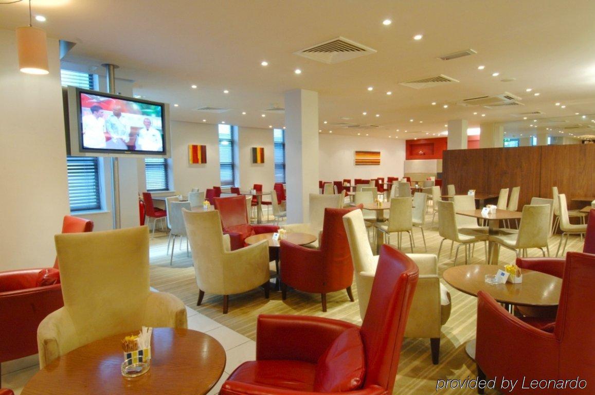 Holiday Inn Express Stevenage By Ihg Екстериор снимка