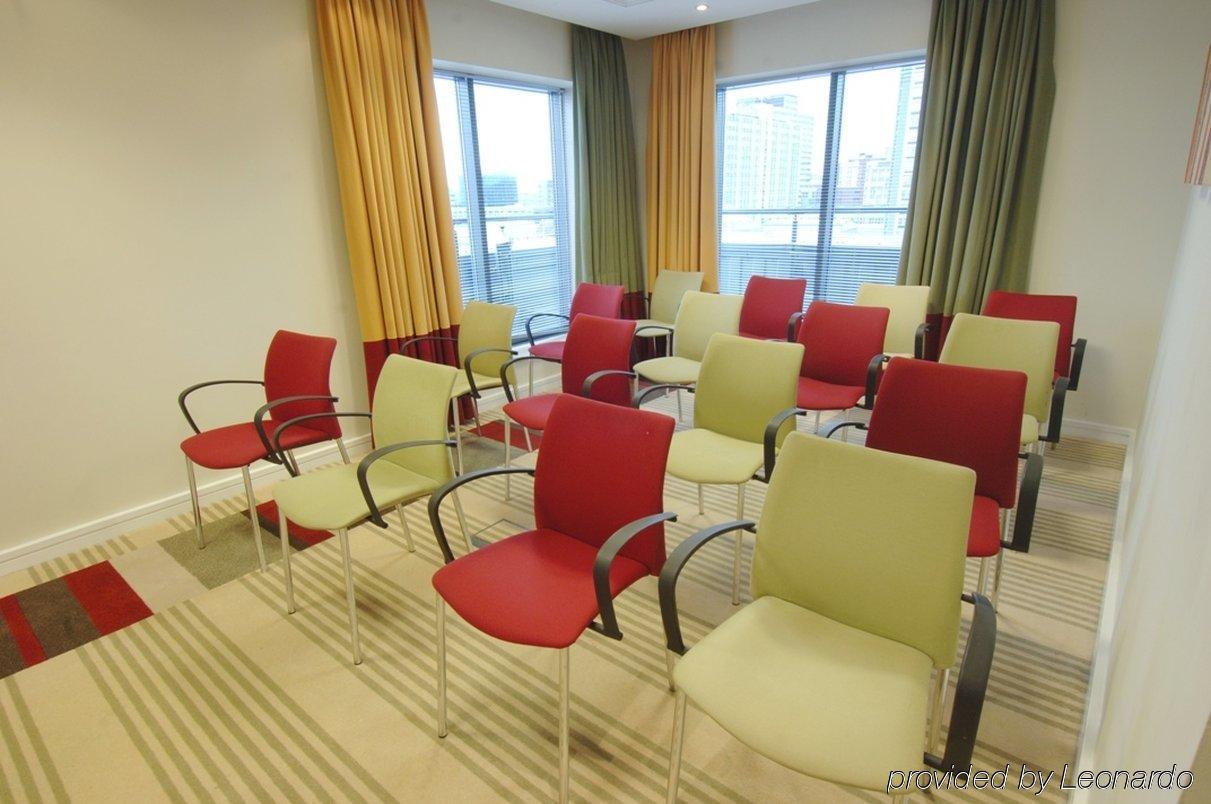 Holiday Inn Express Stevenage By Ihg Екстериор снимка