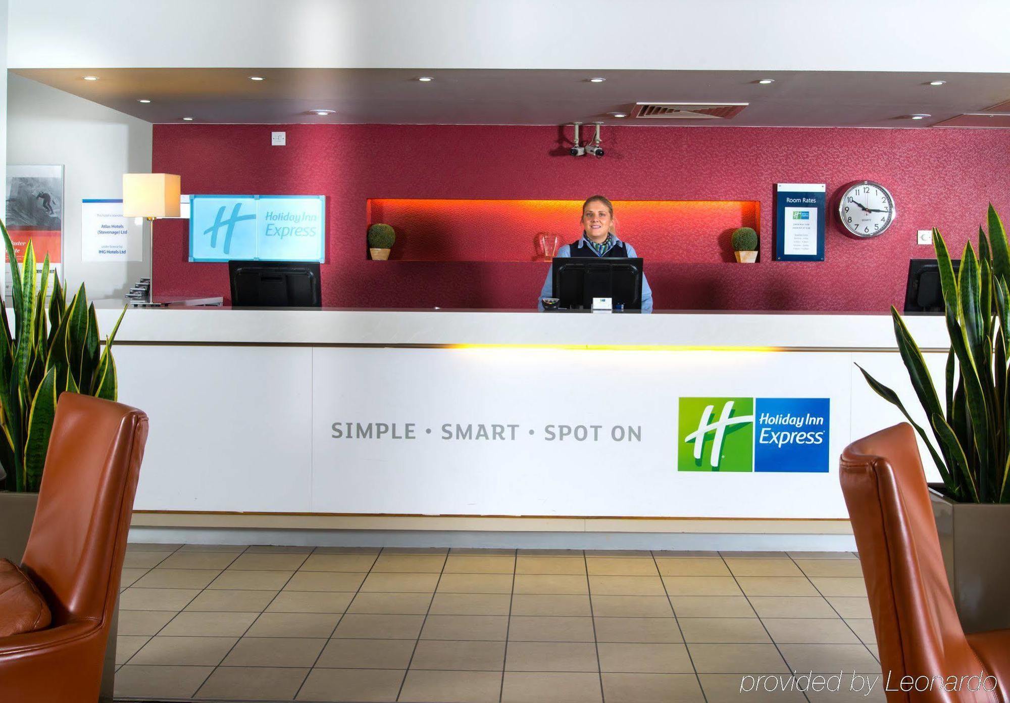 Holiday Inn Express Stevenage By Ihg Екстериор снимка