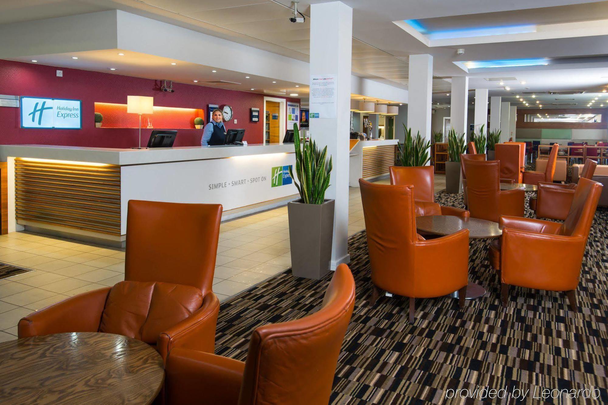 Holiday Inn Express Stevenage By Ihg Екстериор снимка