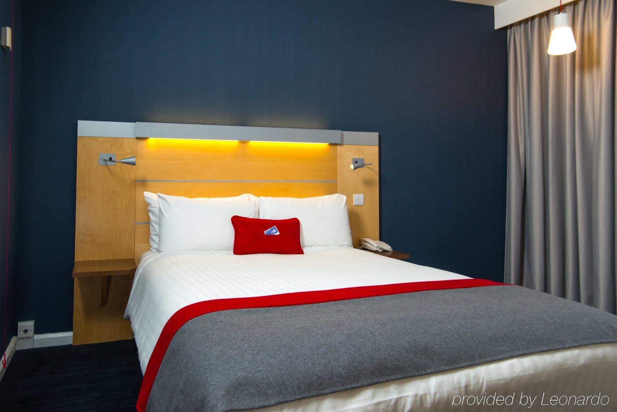 Holiday Inn Express Stevenage By Ihg Екстериор снимка