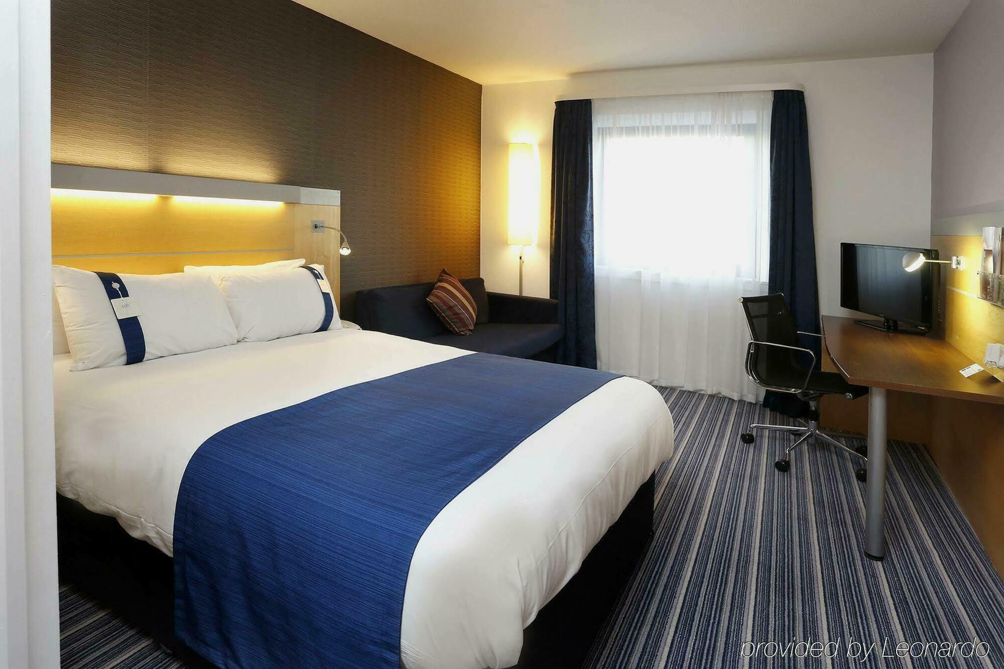 Holiday Inn Express Stevenage, An Ihg Hotel Екстериор снимка